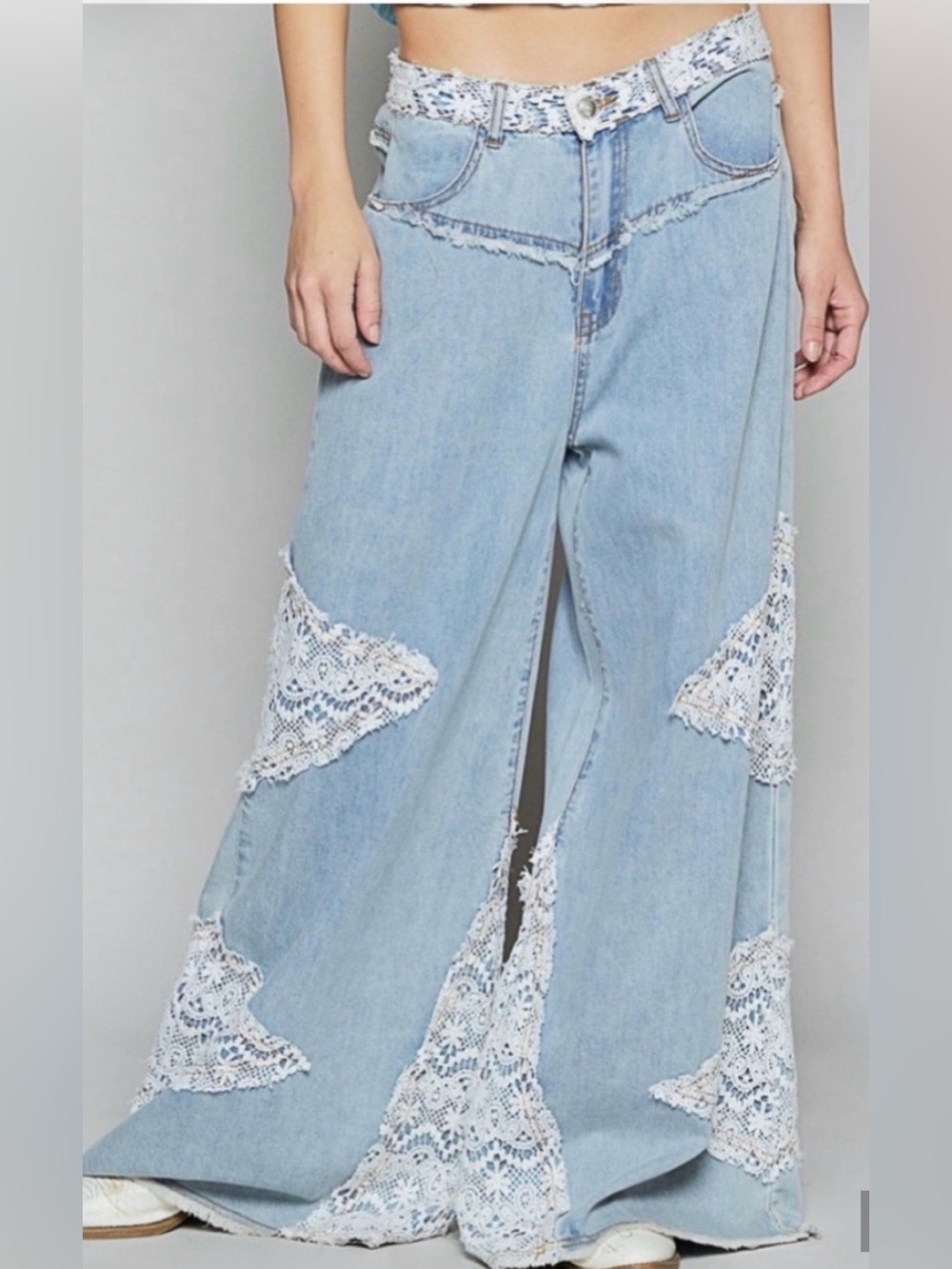 NWT POL Light Blue Denim Wide-Leg Jeans with White Lace Insets
